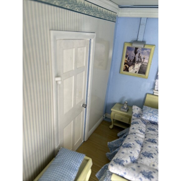 Laura Ashley Jazwares Room by Room Dollhouse Bedroom Light Phone Works 10” Cube - Picture 5 of 14